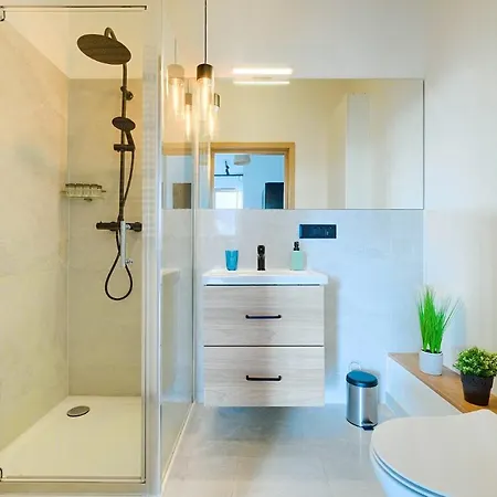 Za Cafe Peron, Patriotow 303a